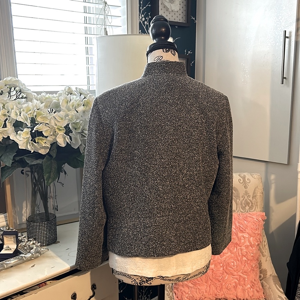 BEAUTIFUL, DELLA SPIGA ITALY, black and white blazer with a black zipper size 4 - Picture 10 of 13